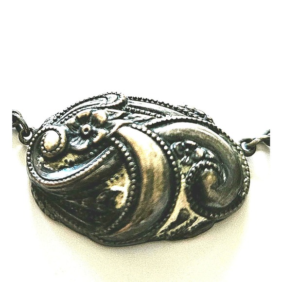 Floral Elegance: Art Deco Choker with Floral Motif - Picture 2 of 16